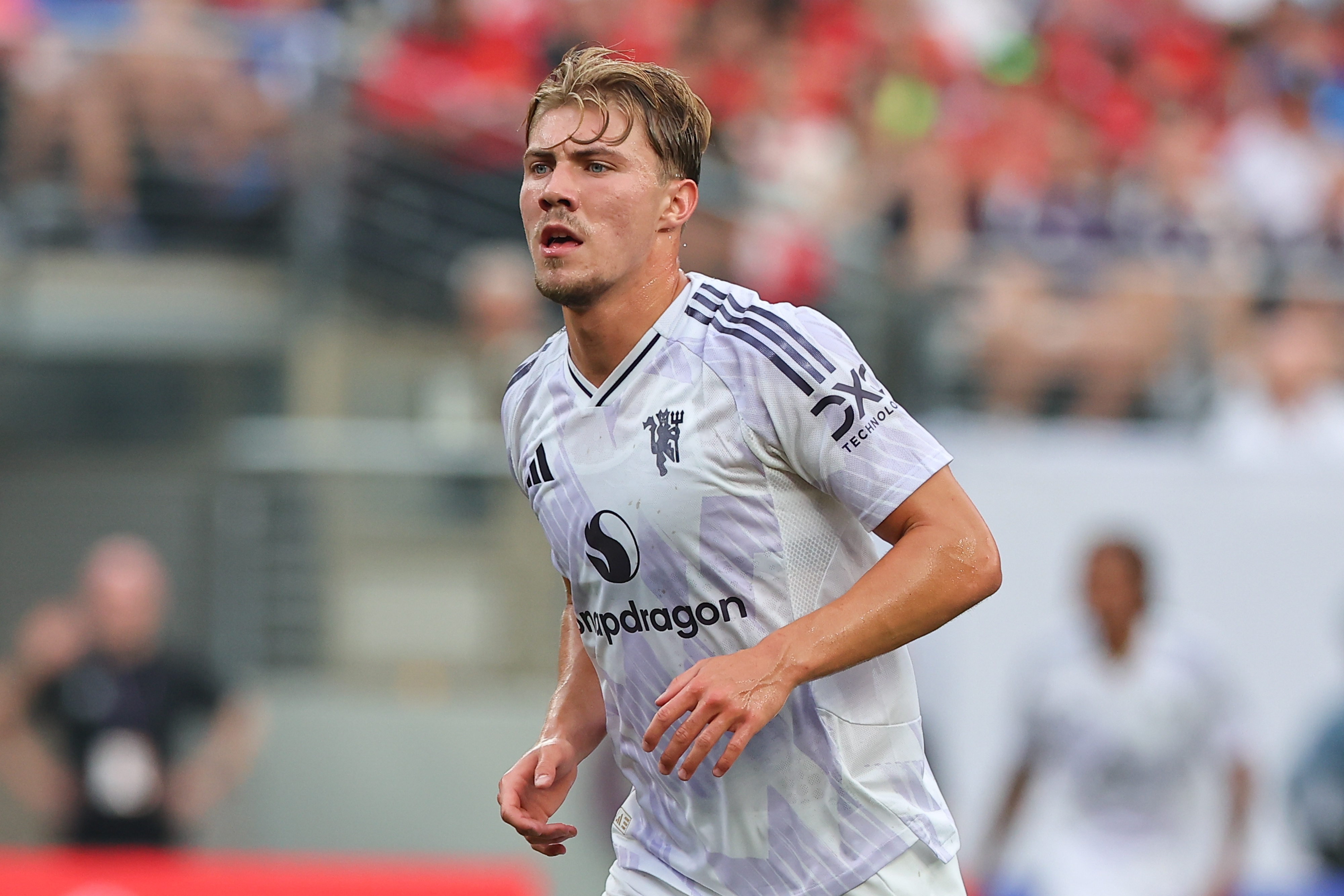 半岛体育app下载-罗马诺：霍伊伦今天飞往罗马，将接受那不勒斯体检