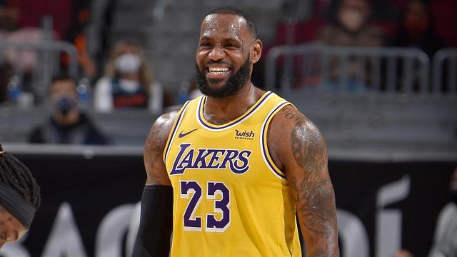 半岛体育官方网站-36岁詹姆斯MVP赔率高居前列 最大竞争对手是他？