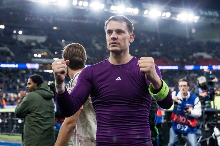 半岛体育平台-40岁诺伊尔单场9扑救，俱乐部生涯592场也仅有2次扑救数更多